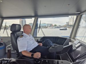 schipper Stef op pont 83